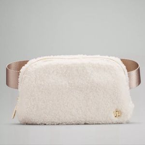LuluLemon Sherpa Fanny pack with rose gold hardware